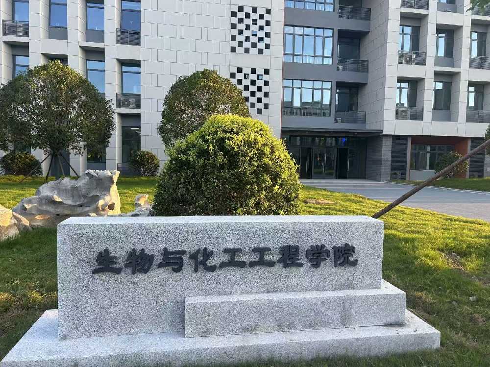 鄂托克旗扬州职业大学体育场高杆灯项目